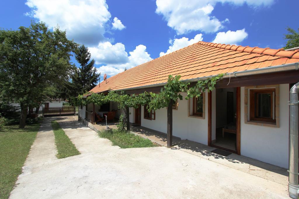 Hotel Lugas Vendeghaz Felsőtold Exterior foto
